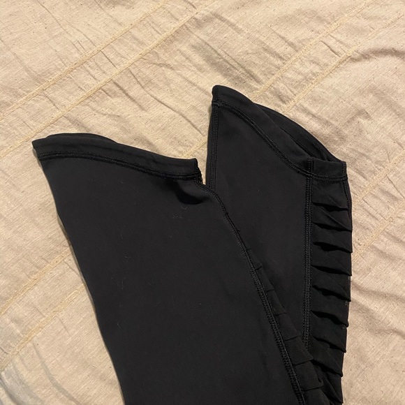 ✨EUC Lululemon x SoulCycle Mesh Crops✨ - Picture 5 of 5